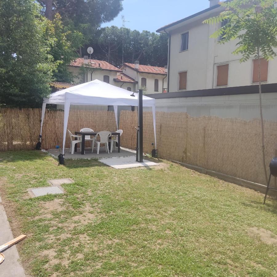 Sunflowers House Punta Marina Bagian luar foto